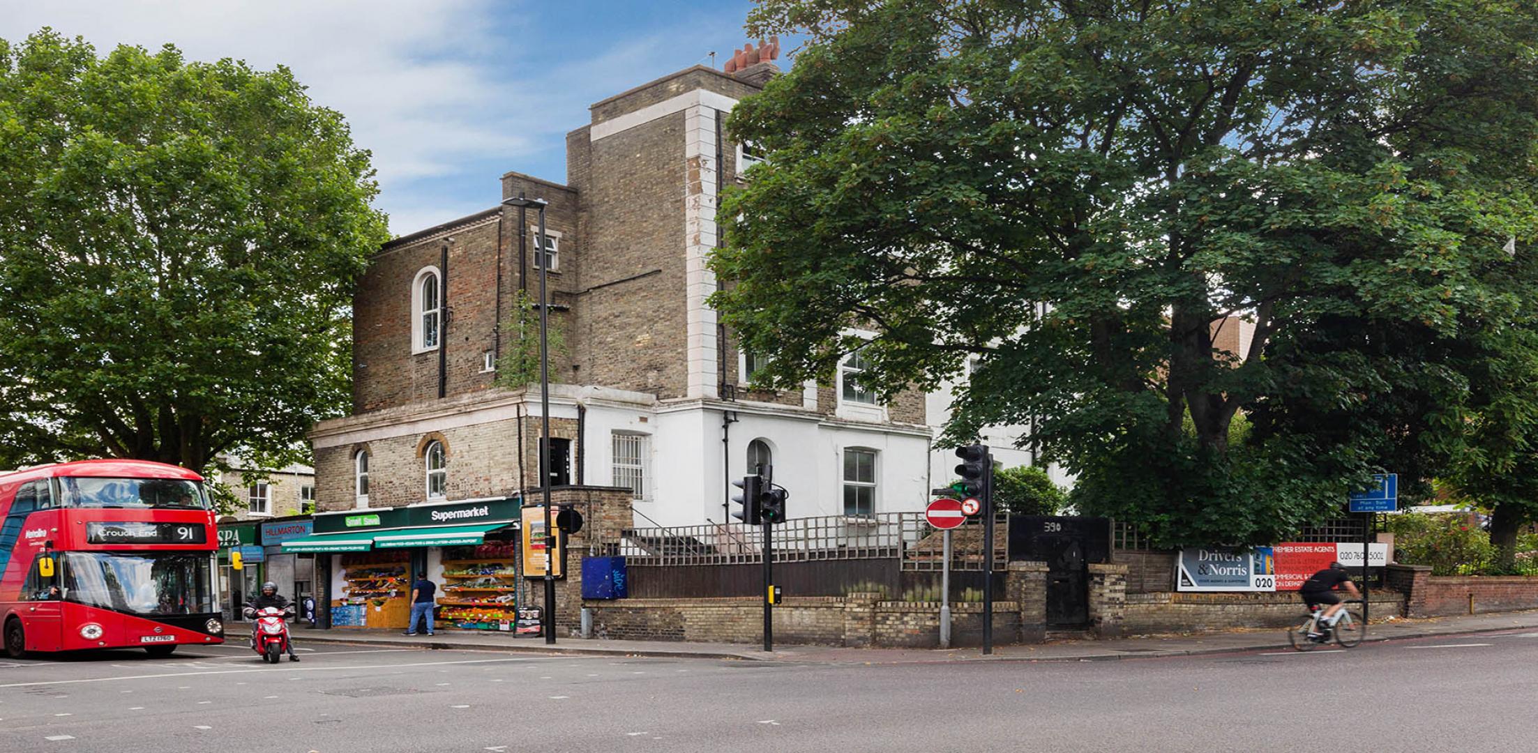 Newly refurbished split level apartment within a large period house mins to tube Camden Road, Camden